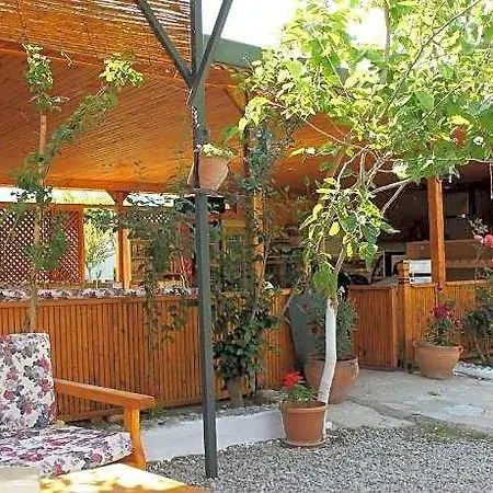 Elly's Hotel 3*
