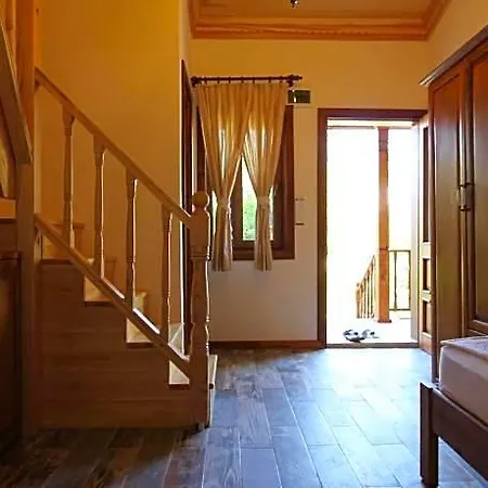 Elly's Hotell 3*